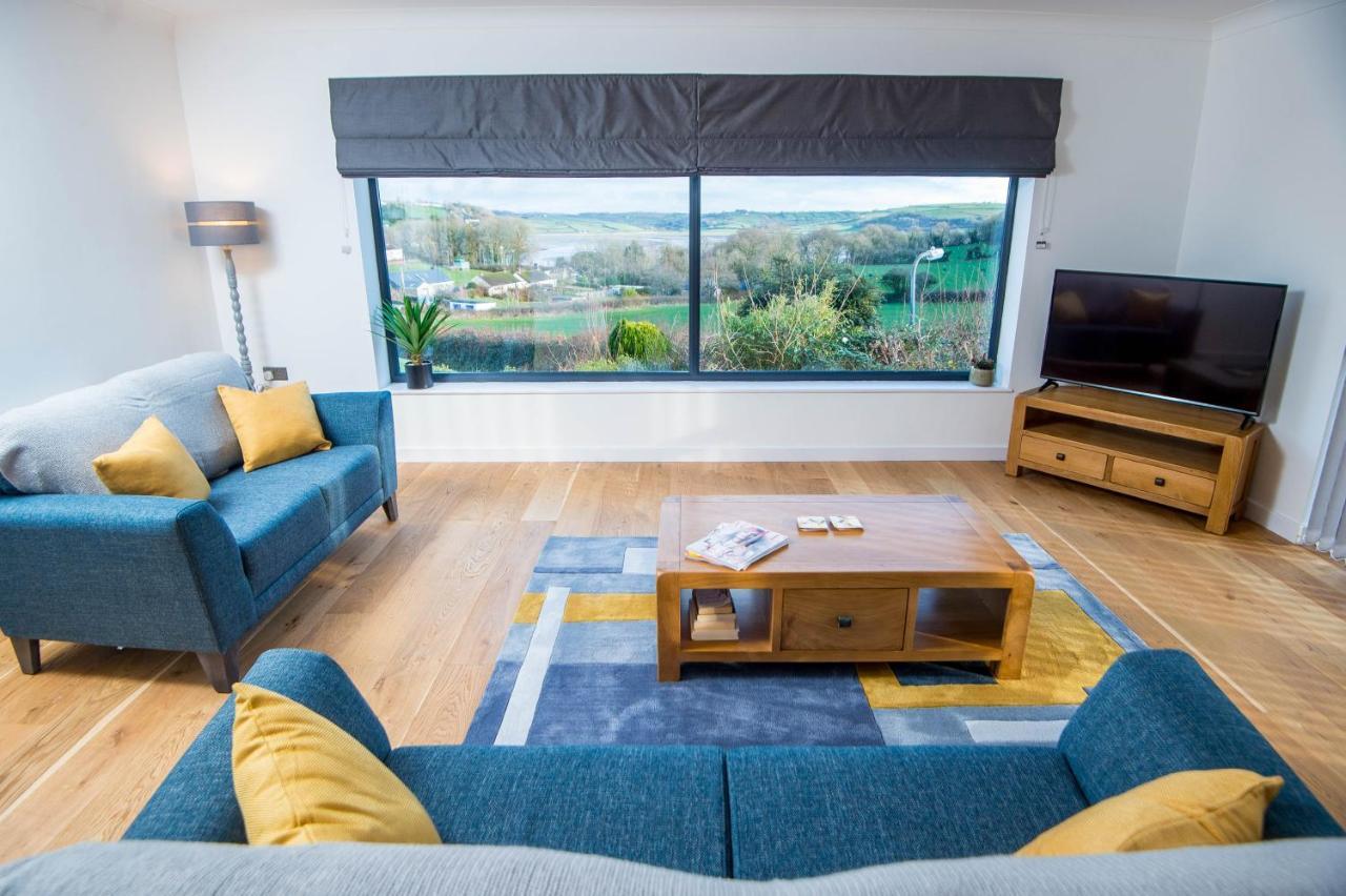 York Lodge- Spacious 3 Bed Bungalow With Wonderful Estuary Views Laugharne Εξωτερικό φωτογραφία
