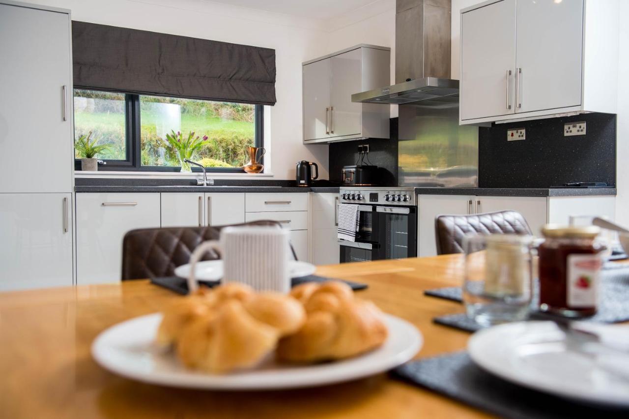 York Lodge- Spacious 3 Bed Bungalow With Wonderful Estuary Views Laugharne Εξωτερικό φωτογραφία