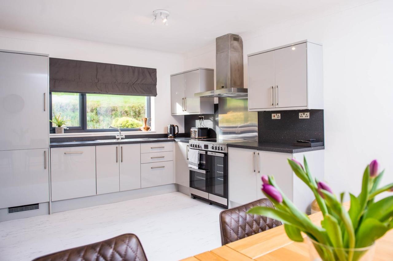 York Lodge- Spacious 3 Bed Bungalow With Wonderful Estuary Views Laugharne Εξωτερικό φωτογραφία