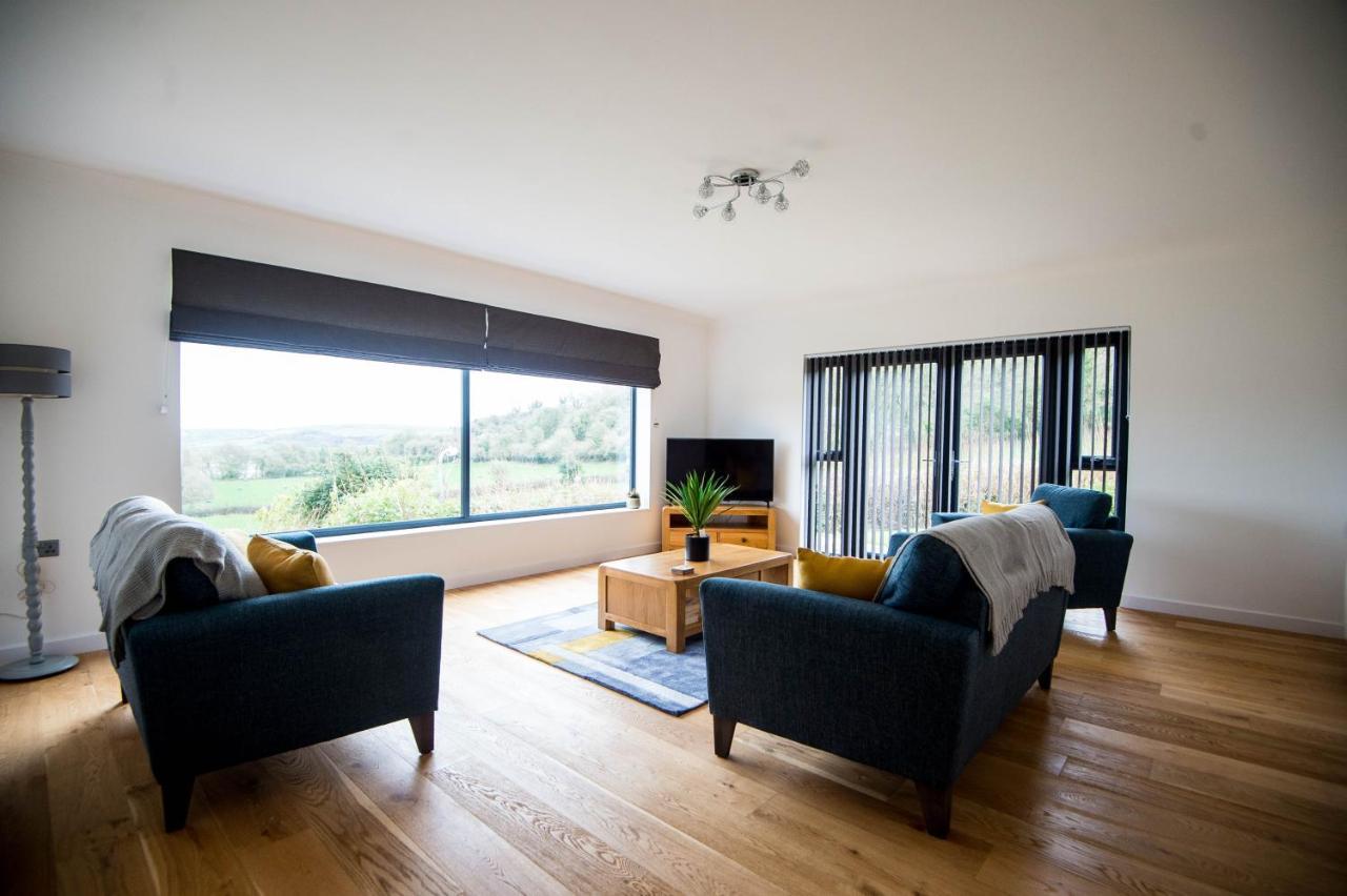 York Lodge- Spacious 3 Bed Bungalow With Wonderful Estuary Views Laugharne Εξωτερικό φωτογραφία