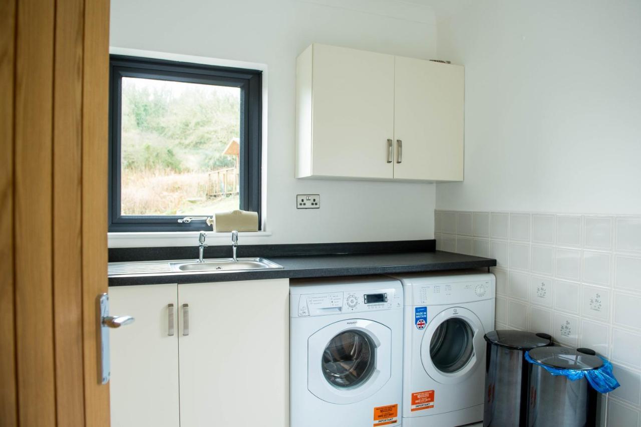York Lodge- Spacious 3 Bed Bungalow With Wonderful Estuary Views Laugharne Εξωτερικό φωτογραφία